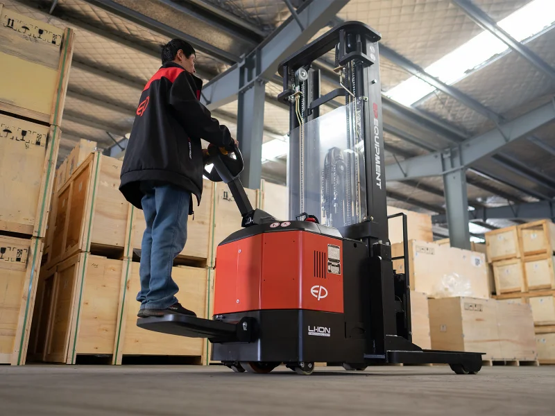 CQE15S-reach-truck-2