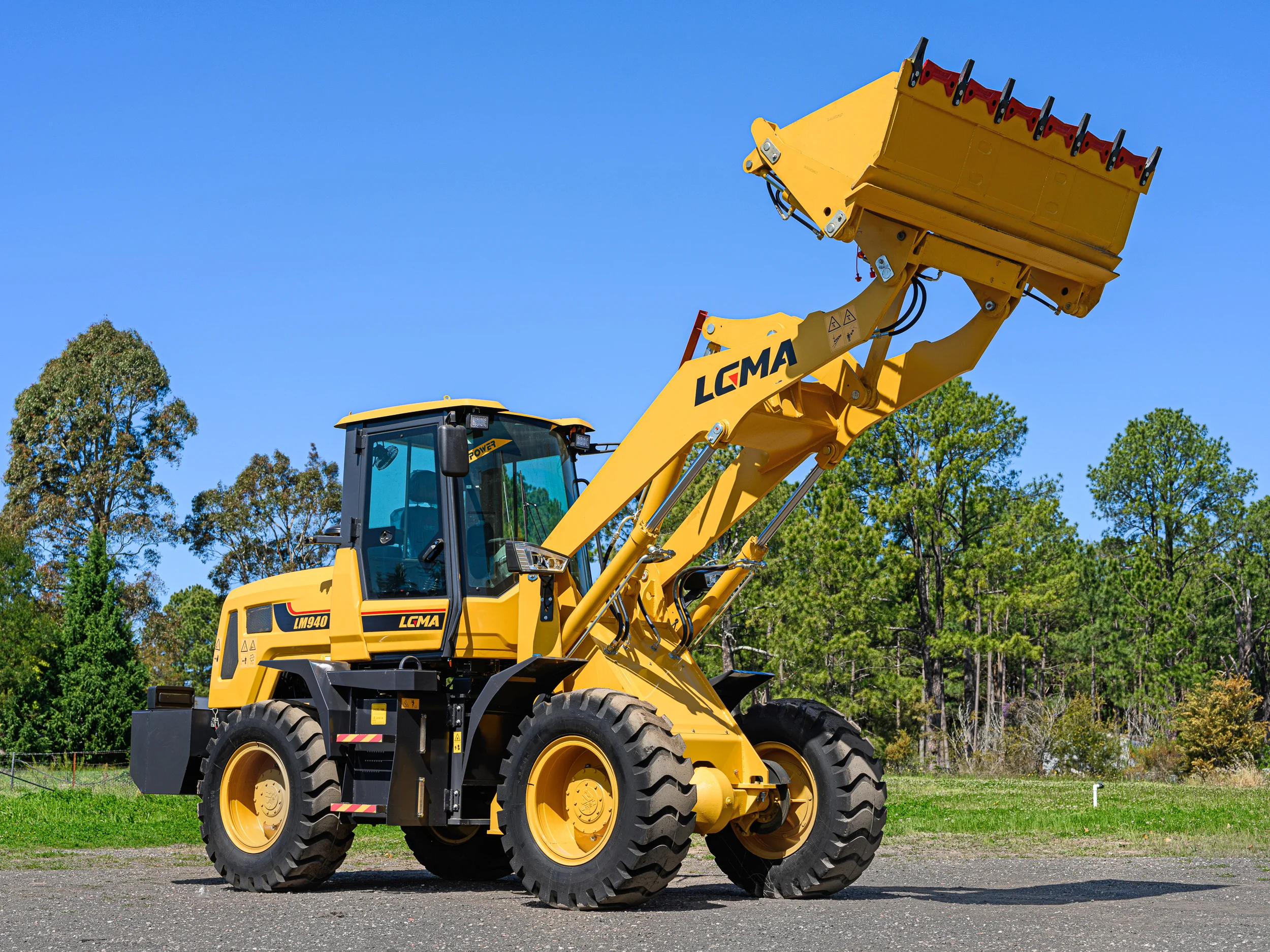 LM940-wheel-loader-4