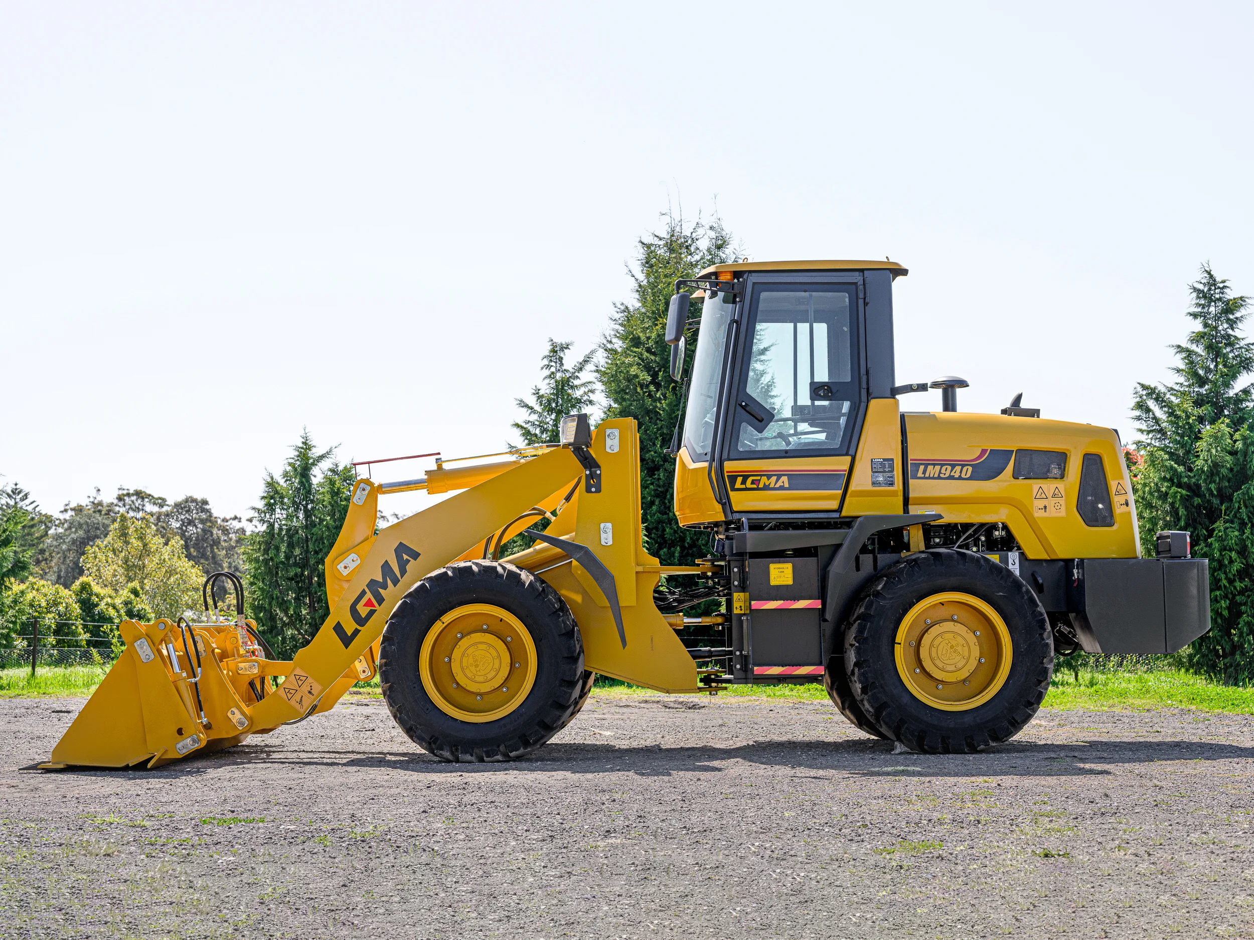 LM940-wheel-loader-8
