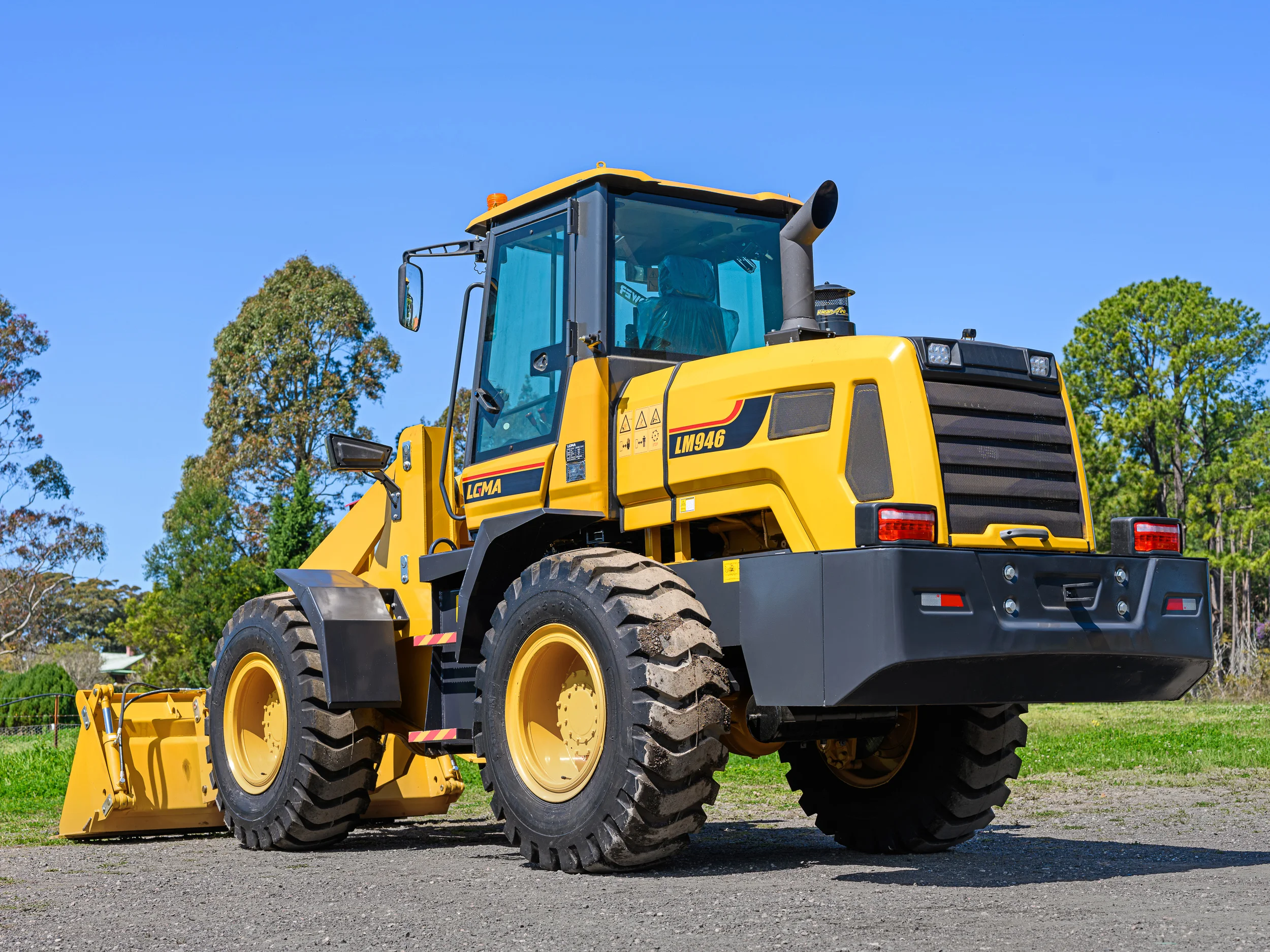 LM946-wheel-loader-4