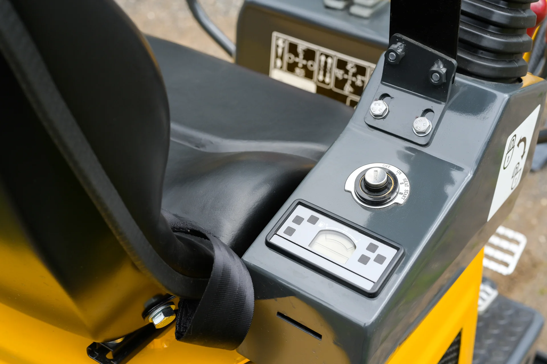 YC10-excavator-control-console