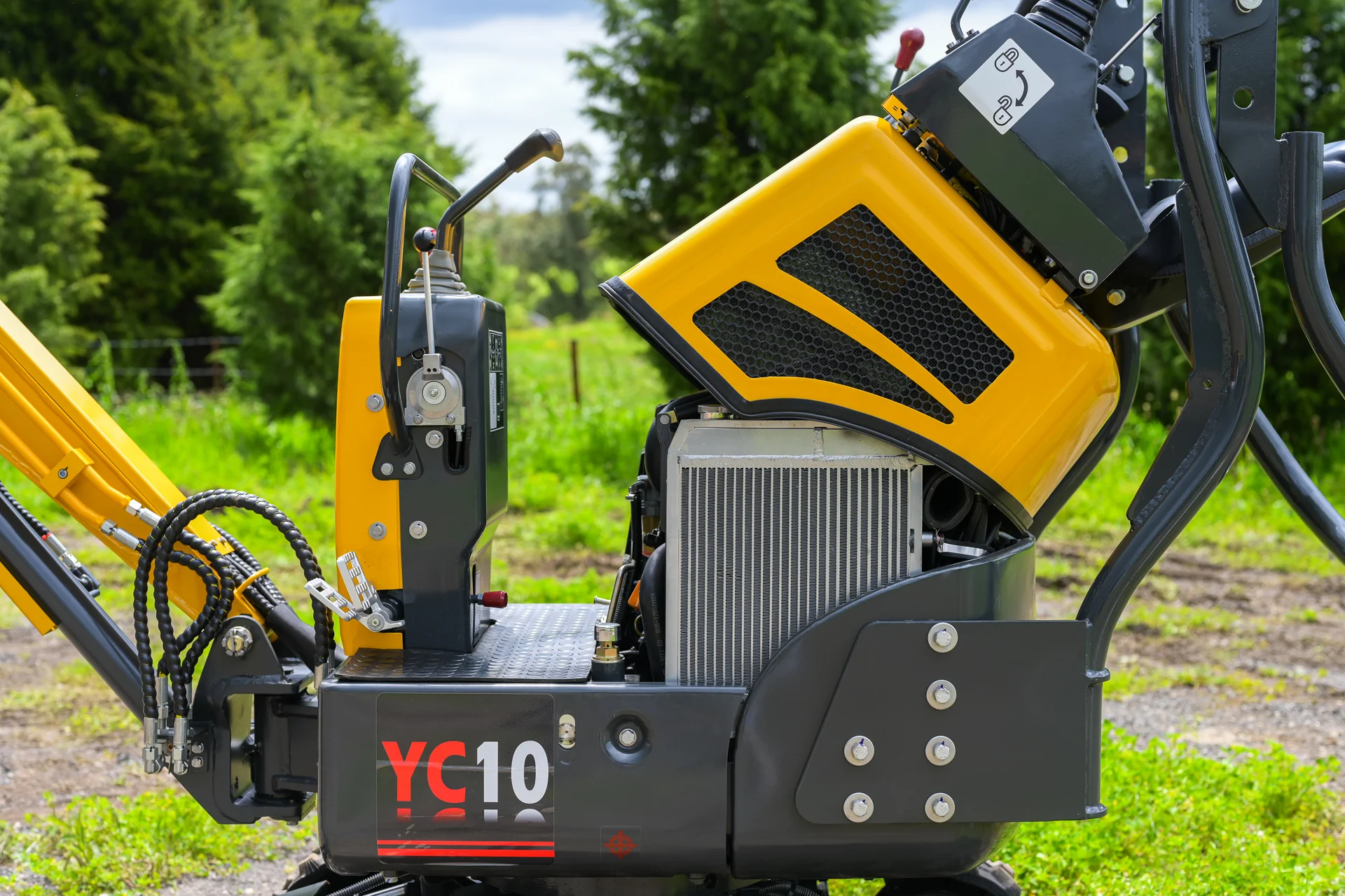 YC10-excavator-engine-compartment