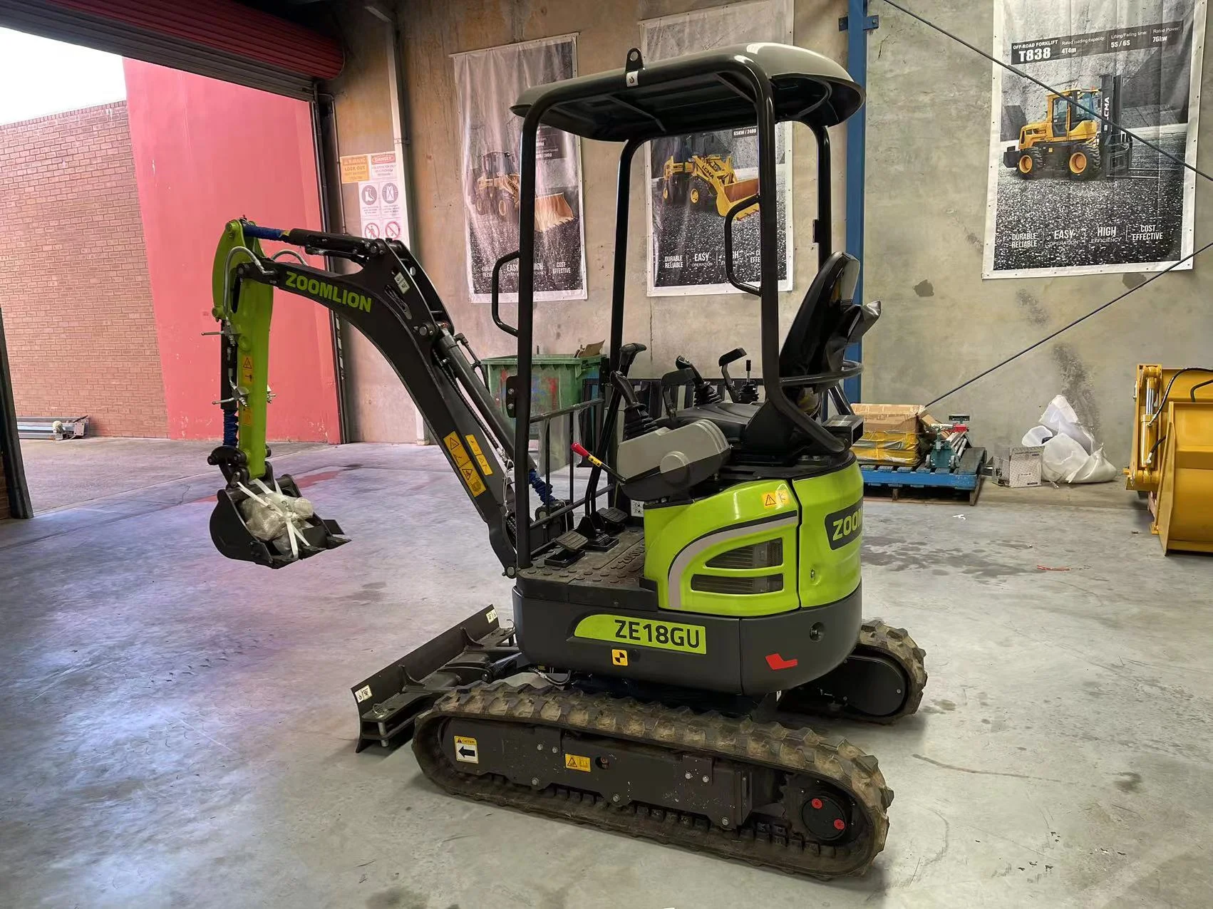 ZE18GU-excavator